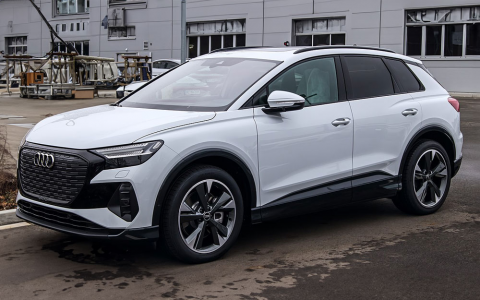 Audi Q4 e-tron FZ SUV/Geländewagen Front