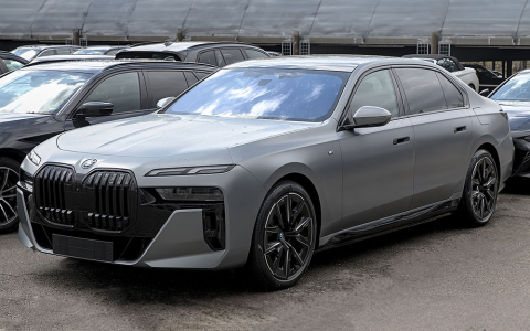 BMW i7 G70 Limousine Front