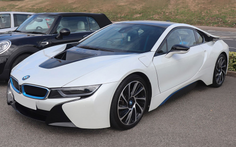 BMW i8 I12 Coupé Front