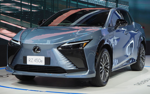Lexus RZ SUV/Geländewagen Front