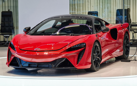 McLaren Artura Coupé Front