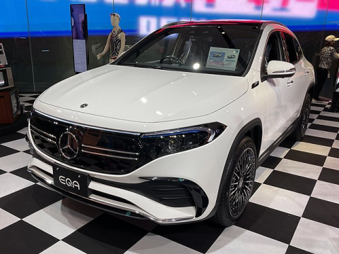 Mercedes-Benz EQA 243 SUV/Geländewagen Front