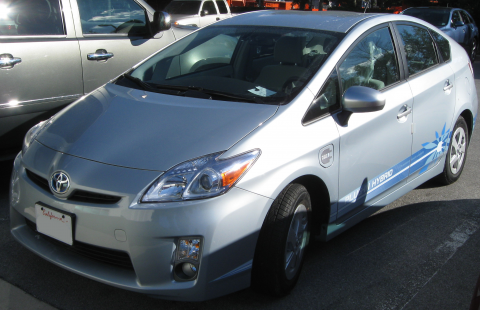 Toyota Prius Plug-In III Limousine Front