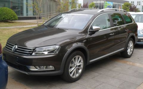 VW Passat Alltrack B7 Kombi Front