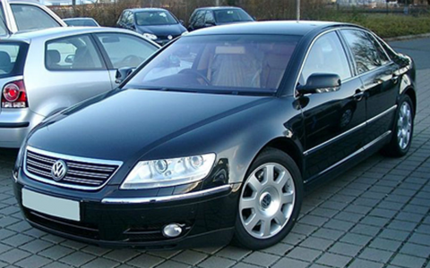 VW Phaeton Limousine Front